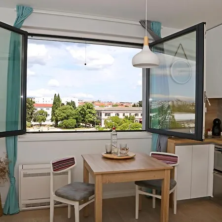 Camino With Parking Apartment