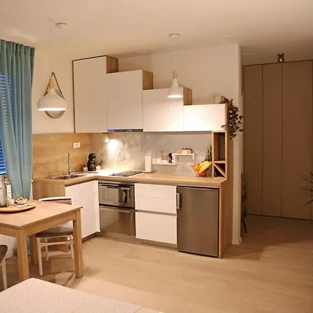 Camino With Parking Apartment