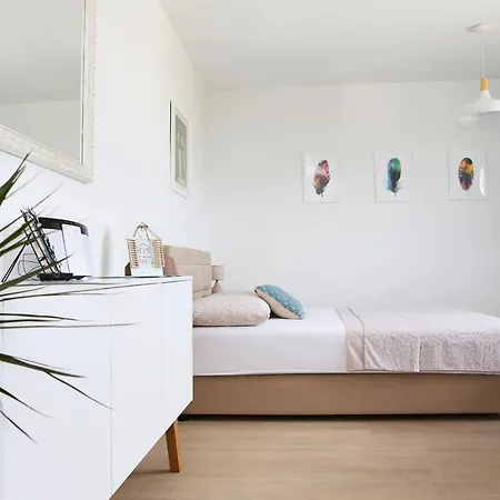 Camino With Parking Apartment